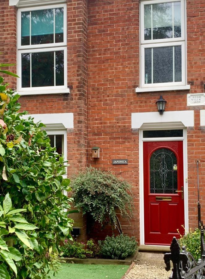 Smart & Comfortable 3-Bedroom Victorian House スタラム エクステリア 写真