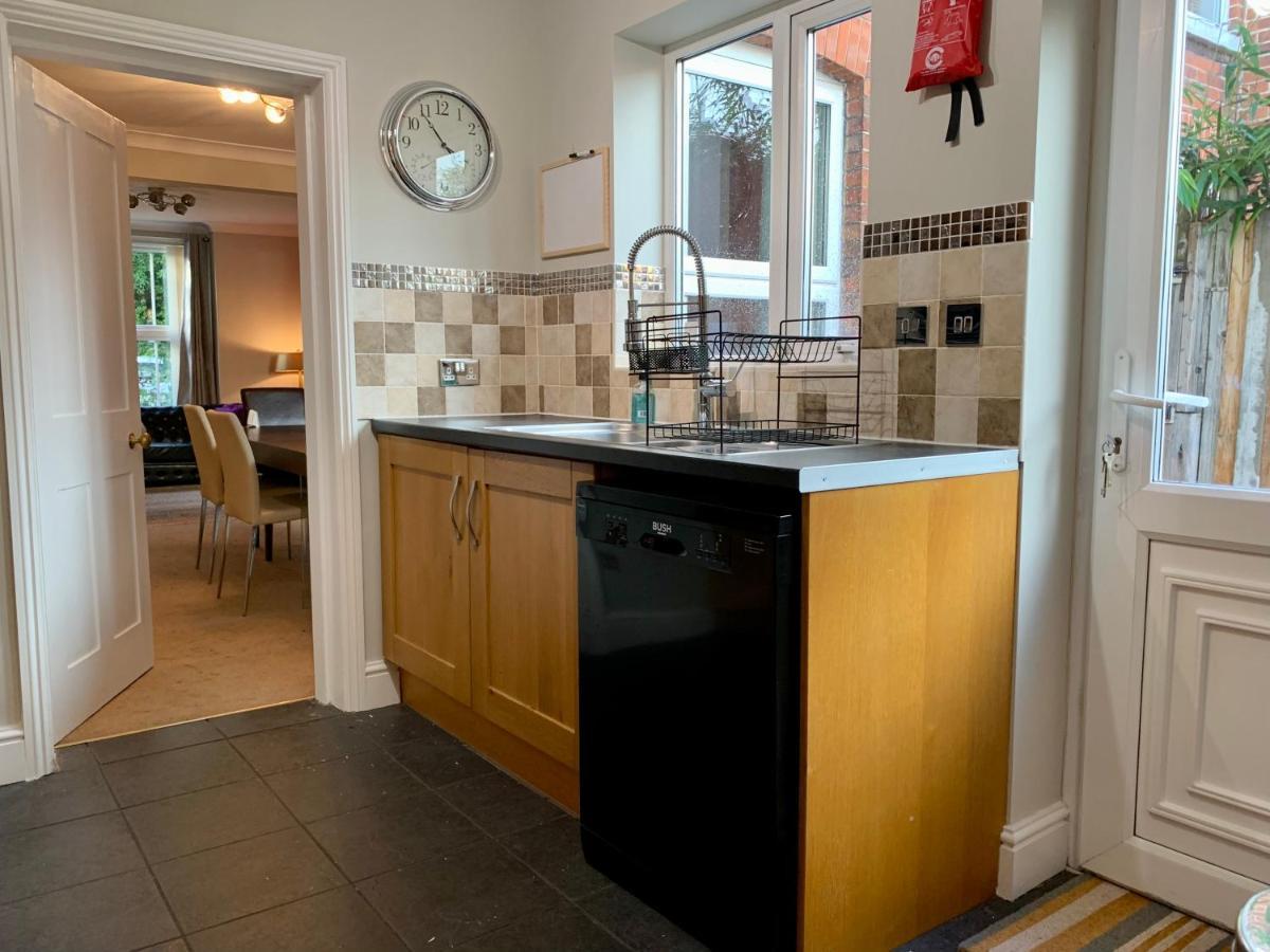 Smart & Comfortable 3-Bedroom Victorian House スタラム エクステリア 写真