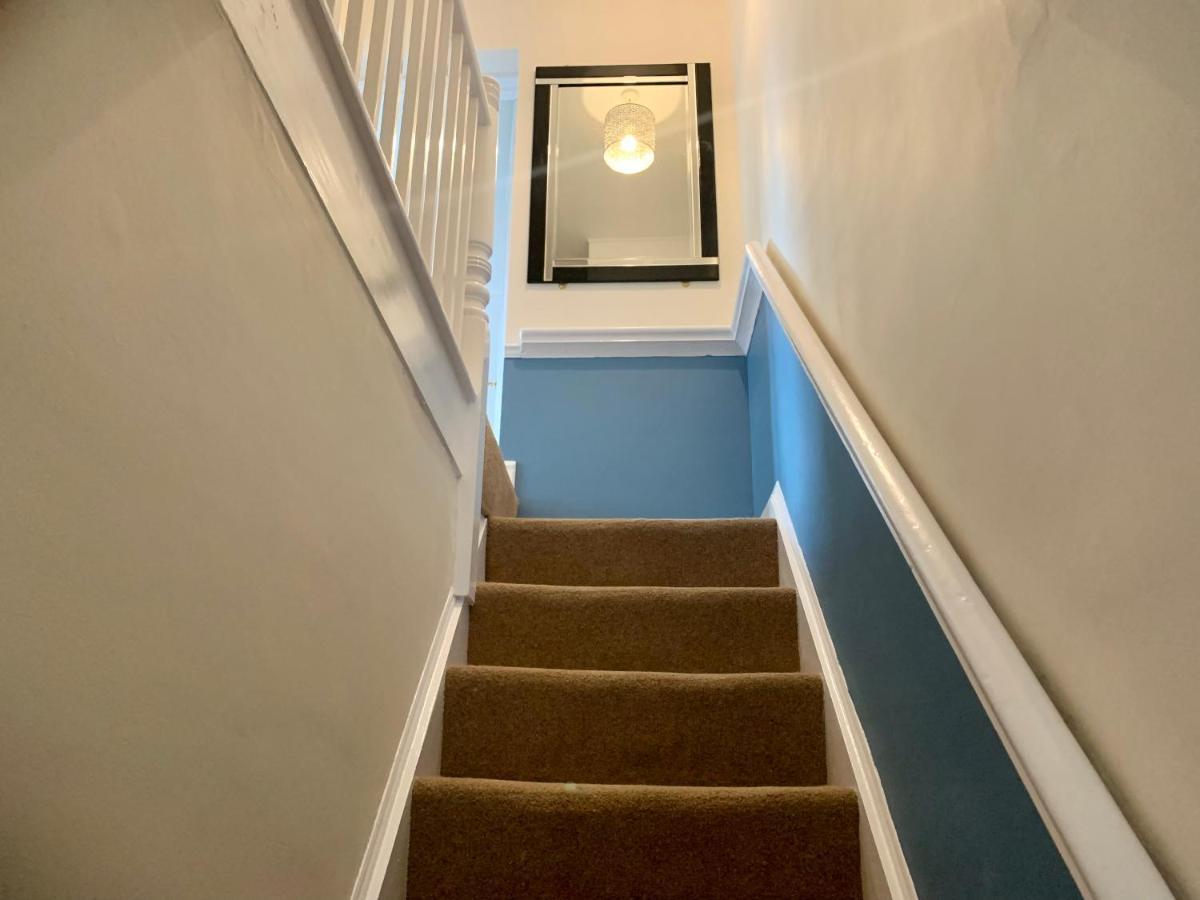 Smart & Comfortable 3-Bedroom Victorian House スタラム エクステリア 写真