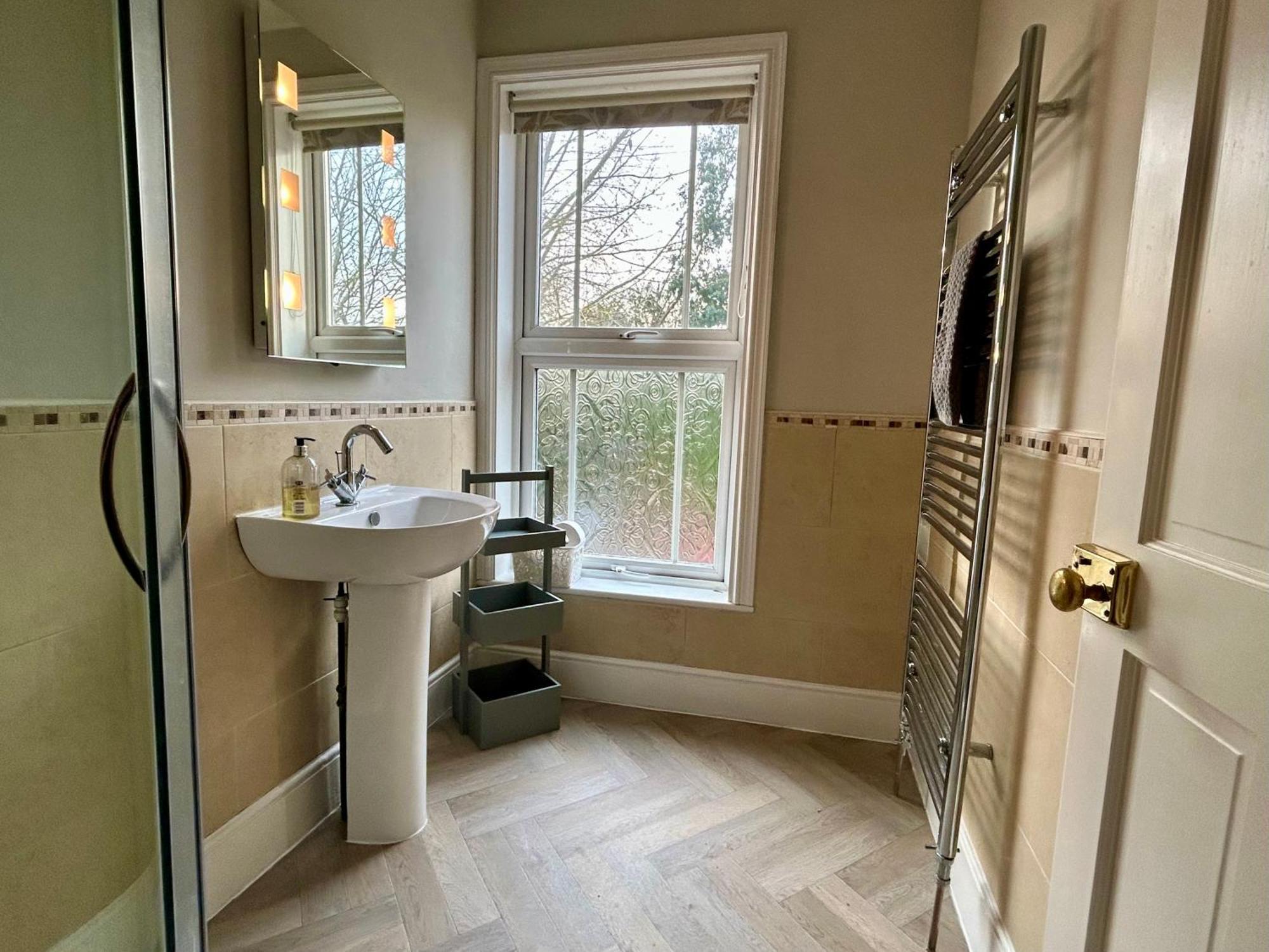 Smart & Comfortable 3-Bedroom Victorian House スタラム エクステリア 写真